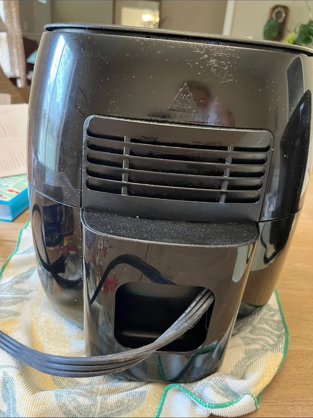 Philips Black Airfryer with Silver Handle and Recipe Book